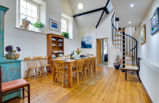 Llety'r Plas - Five Bedroom Apartment, Sleeps 8