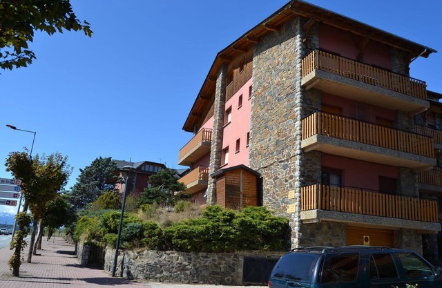 LLIVIA VI - Three Bedroom Apartment, Sleeps 8