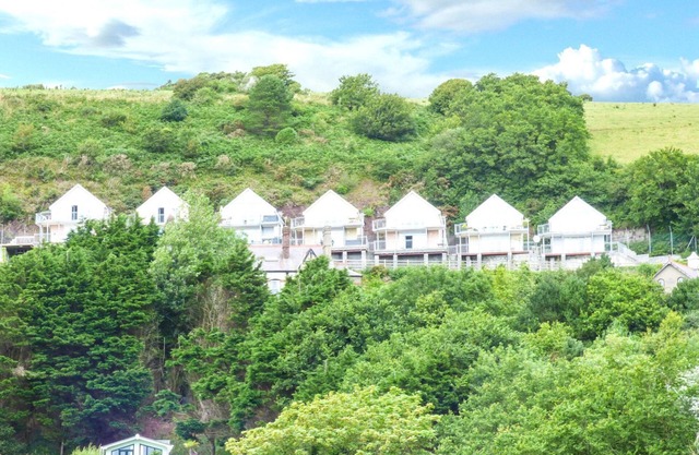 LLYGAID YR HAUL, pet friendly in Pendine