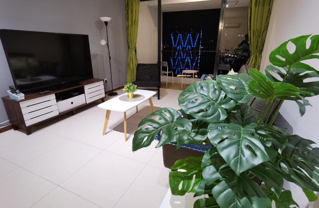 LM HomeyA 3 BdRm Coastline View condo for 4-14 Pax with Netflix & Coway Water Purifier