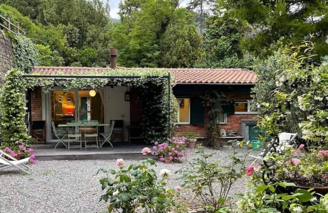 Lo Sceriffo delightful villa in dreamy garden A/C