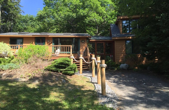 Lobster Harbor View 4 -Bedroom-2 Bath Modern Cottage