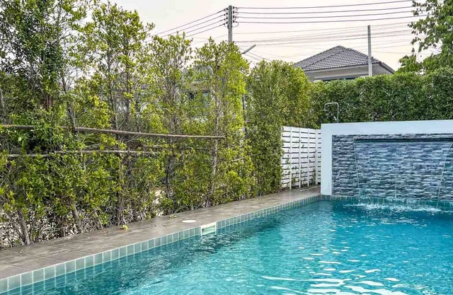 Local 4BR Pool House, Prime Location, Pool Table. Near Markets
