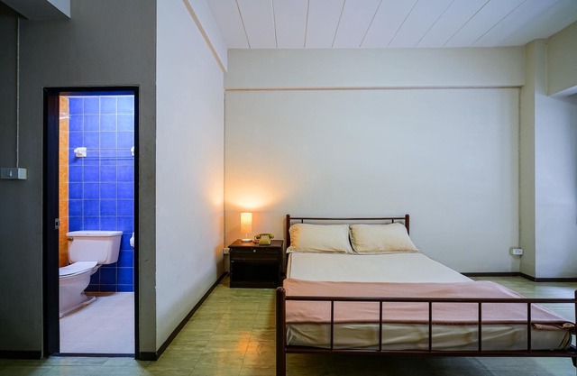 Local Apartment Thong Lor Ekkamai 7 min to Saen Sab Klongboat