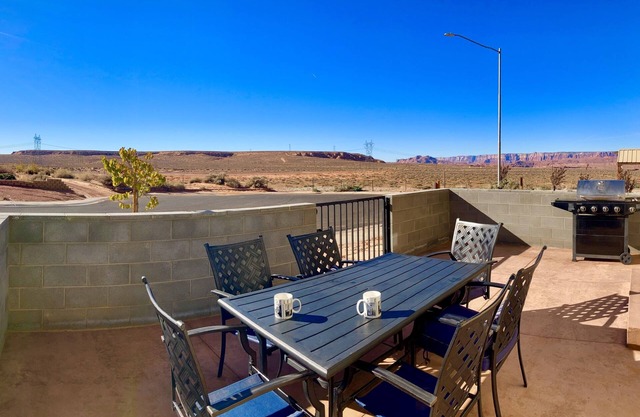 🏜️Local VIEW~🐶Pet Friendly-🚤BOAT Parking~Better than a suite-have a house!