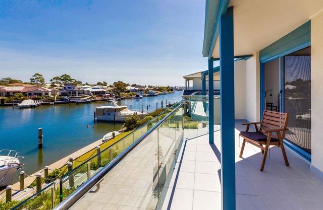 Locanda - A welcoming and beautifully presented home located on the canals