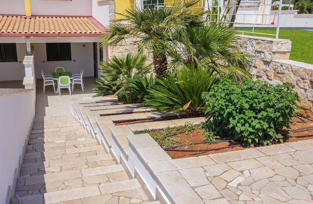 Located about 200 meters from the enchanting beaches of Pescoluse.