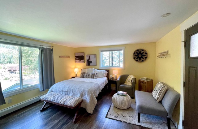 Located directly on the Crystal River
