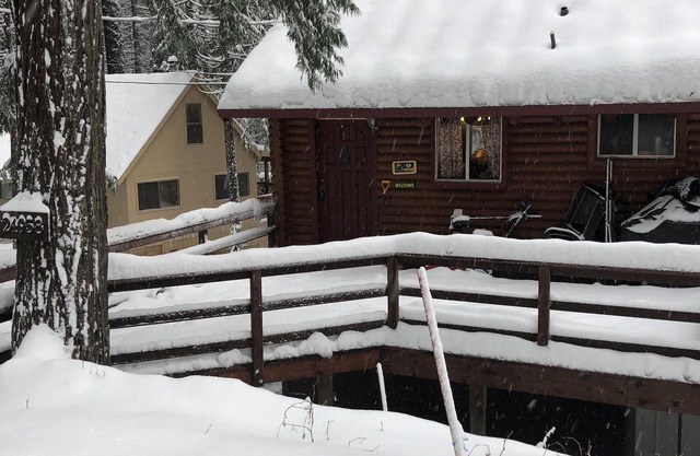 Located in a gated community just minutes from Dodge Ridge and Pinecreast Lake