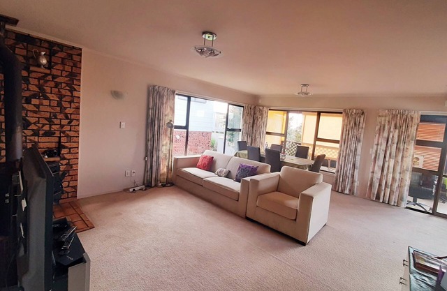 Located in Auckland, 15 km from Harbor Bridge.