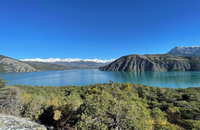 Located in the Campig des gorges de la Blanche, gateway to the Lac de serre p.