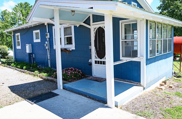 Located in the Heart of Brasstown, walk to the John C Campbell Folk School and The Crown Restaurant