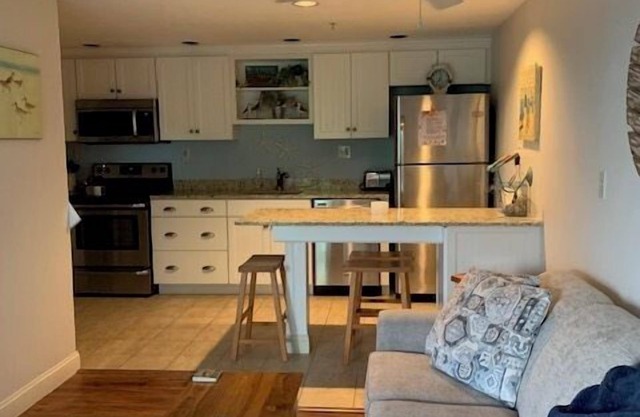 Located just steps from Wells Beach, Eastwinds 124 is perfect for your getaway.