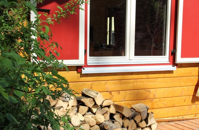 Located on the hillside log cabin, ideal for families