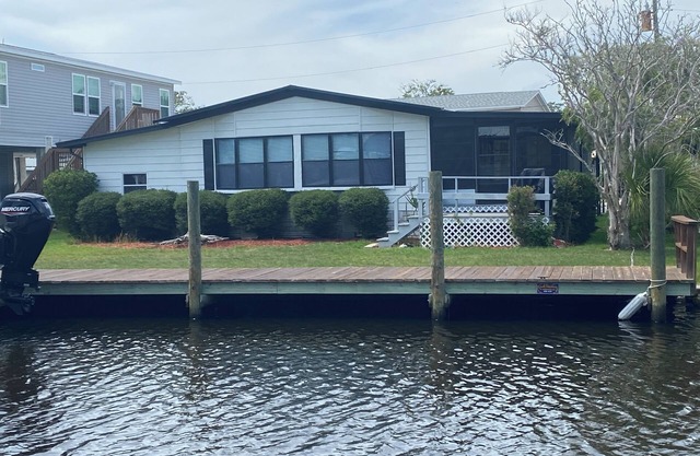 Located on the Homosassa River. Min. from the Gulf. Dock space for large boats.