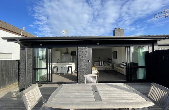 Location, Location - Merivale Apartment