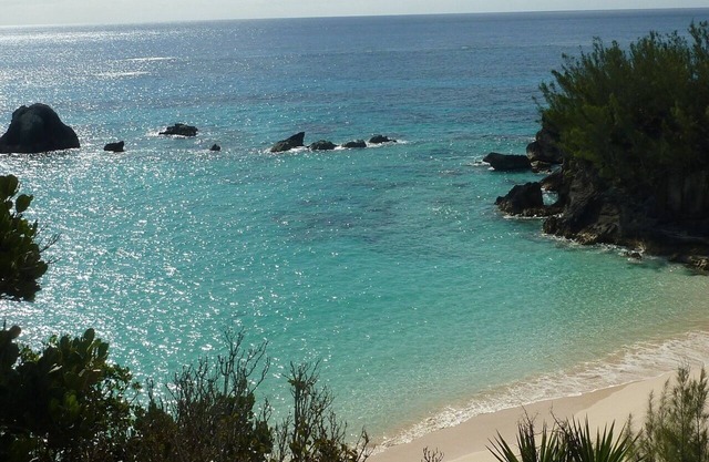 LOCATION! LOCATION! on Bermuda's Gold Coast of beautiful Beaches & Restaurants
