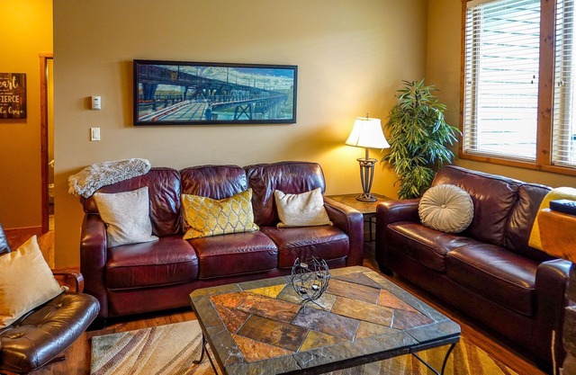 Location Location! 2bd2ba Condo in the heart of Downtown Invermere!