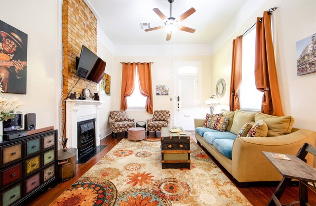 Location,LOCATION! 5 star reviews for 11 yrs close to the FQ The Gabrielle Grace