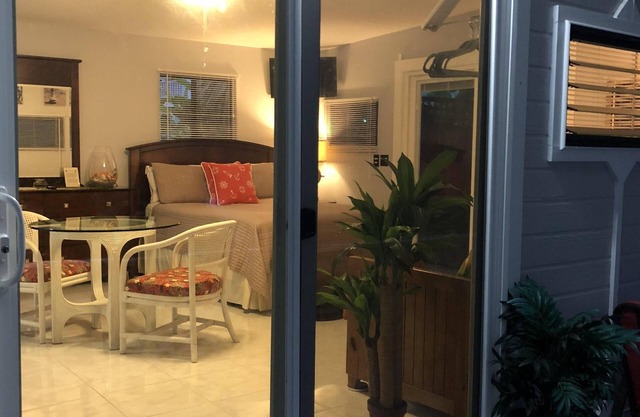 Location, Location, Beautiful AC Beach Studio In Hilo; Few Steps from Beach Cove