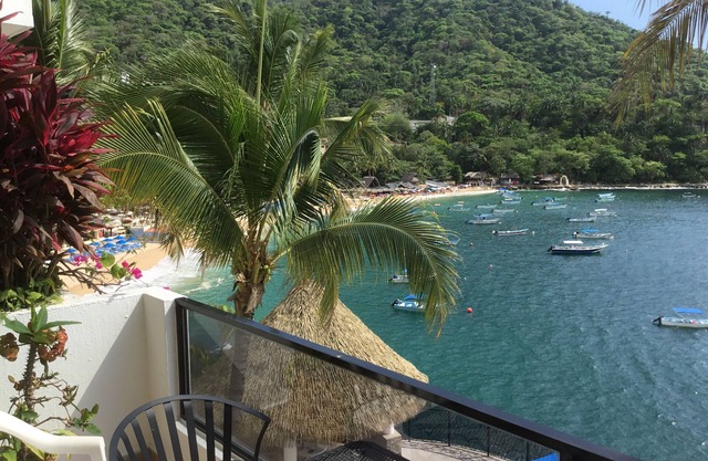 Location Location ,Condo with an exceptional ocean view.