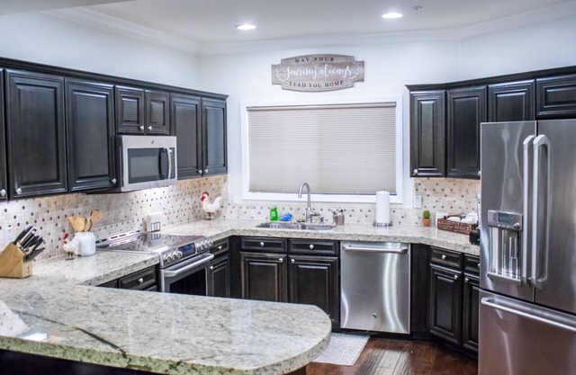 Location, Location, Location, King Master+Queen Guest