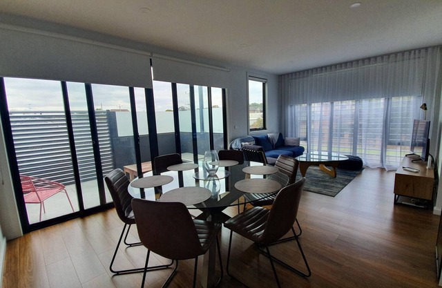 Location Location! Spacious 2-storey townhouse