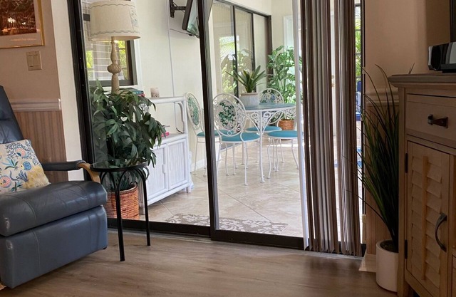 Location Location! Two Minutes from Siesta Key Beach (#1 Beach in the U.S.)