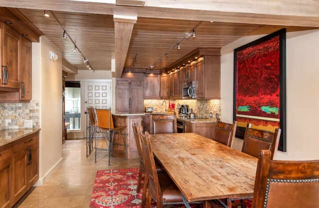 Location & LUXURY! 2bd2ba HotTub & amenities galore on slopes of Snowmass Resort