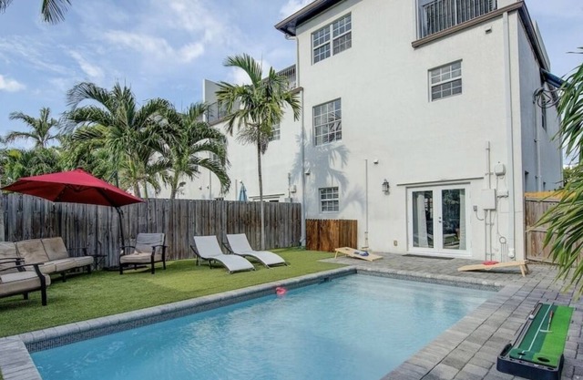 Location! - Luxury Family Pool Home