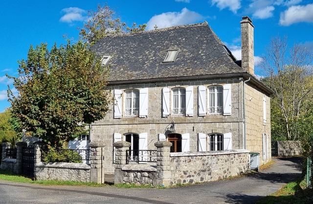 Location Nature en Auvergne à Menet, Cantal