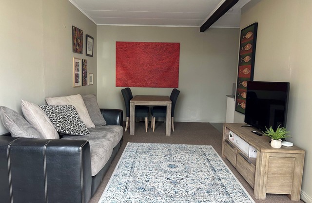 LOCATION The Beach House Studio - Unique Seafront Affordable and Pets Negotiable