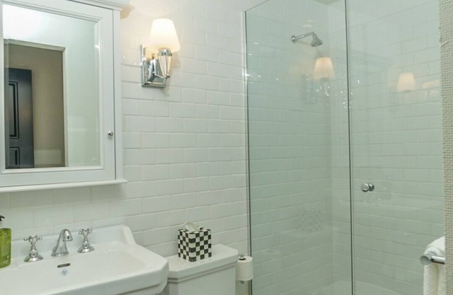 Location+! Walk everywhere. 30 day min. Stay requirement Per HOA!