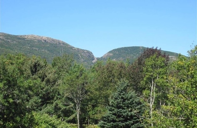 LOCATION2MountainViewsWalktoTrails Cove,PlaygroundBus&Store AutumnDiscounts!