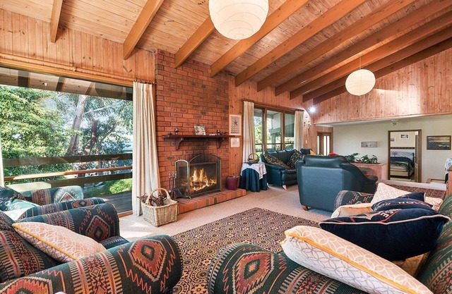 Lochys Rest - Apollo Bay