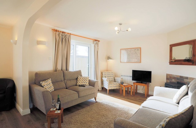 Lock Cottage, 3 bed cottage (sleeps 6) in Lockton nr Pickering