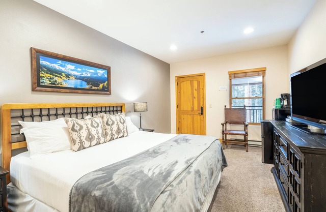 Lock-Off Hotel Room With King Bed, Access to Heated Pool, Hot Tubs