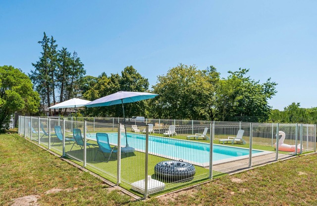'Lodge 3' with Shared Pool, Private Terrace and Shared Garden