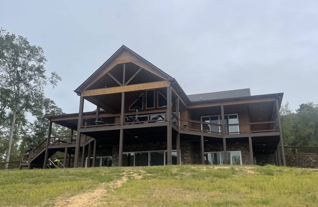 Lodge - Fireplace - 15 Acre Lake - New Construction