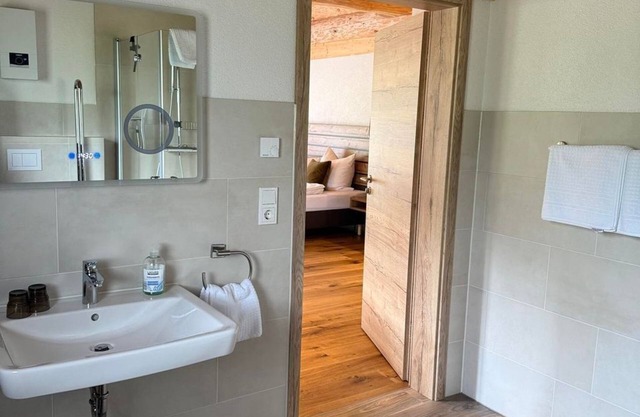Lodge "Fuchs", living-bedroom - Waldzeit Café and Lodge
