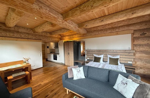 Lodge "Hase", living-bedroom and a single room - Waldzeit Café and Lodge
