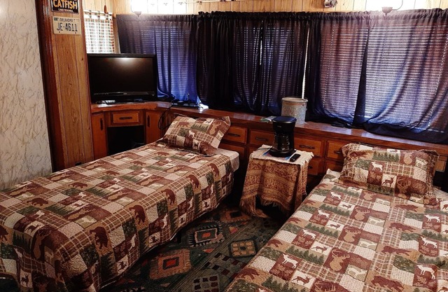 Lodging for Fishermen and Guided Striper Trips. Sleeps Two.