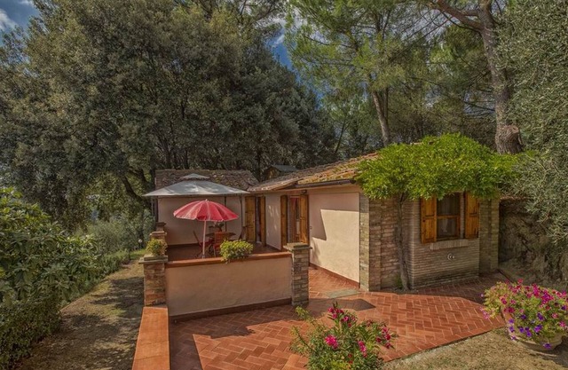 Lodging in Montaione,ground floor,large terrace,Pool,Wi-Fi,children playground