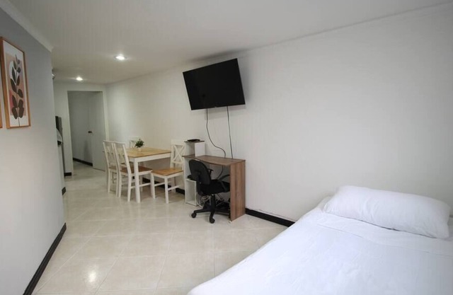 Lodging in Stadium area, Colombia Av and Laureles
