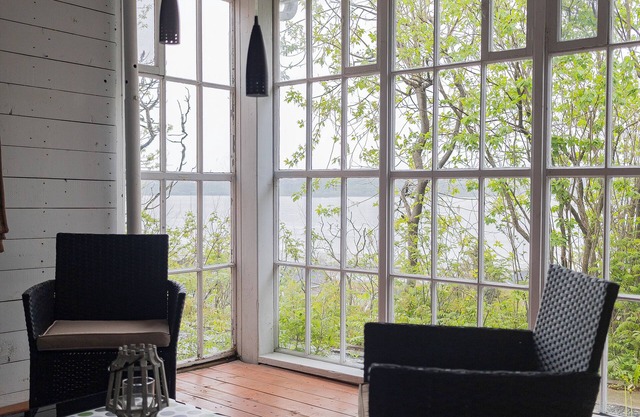 Lodging Petit Séjour water view. Families and pets welcome!