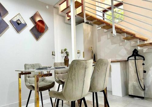 Loft 37 - Luxe Garden Stay