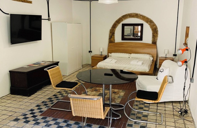 Loft in Pieno Centro Storico con Arredamenti di Design e Ingresso Indipendente