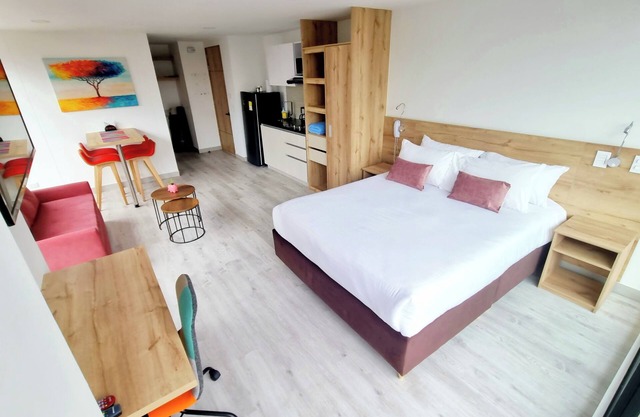 LOFT QUEEN BED