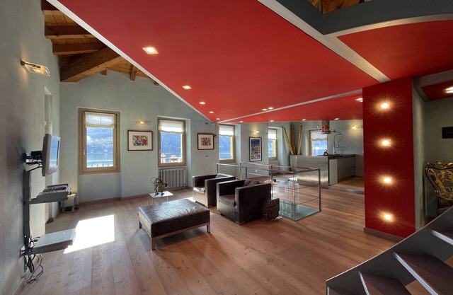 Loft with lake view and garden