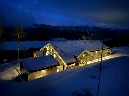 Log Cabin At The Foot Of Hallingskarvet